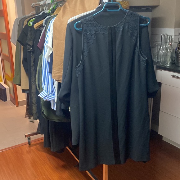 Club Monaco black dress with beautiful detailing - Picture 3 of 3